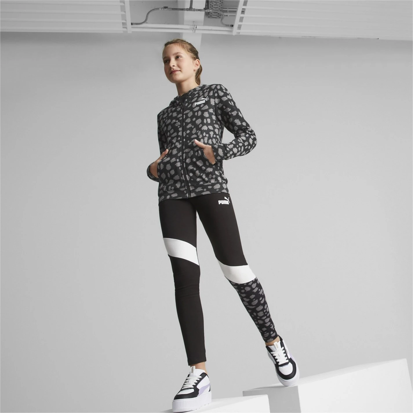 Puma ANIMAL AOP Full-Zip Hoodie TR G - Image 4